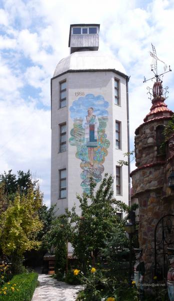 bottle_shape_building_moldova