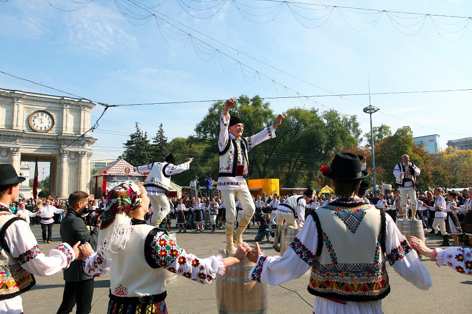 День_Вина_Молдова_2014_народные_танцы